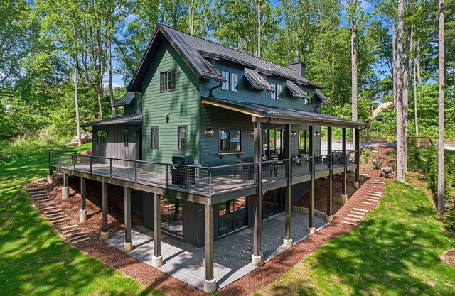 Colorscape by Carolina Mornings | Modern Home, Hot Tub♨️ +Biltmore Pass