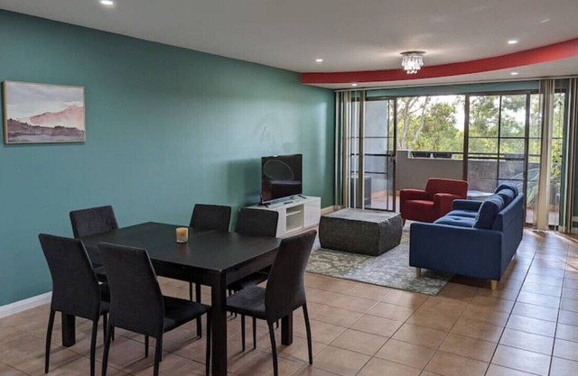 Colourful & Happy Apartment 3bd, 2bth @Garran