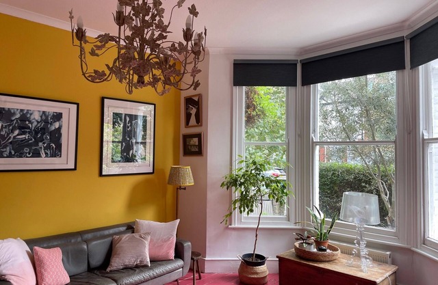 Grand appartement de deux chambres avec jardin pouvant accueillir six personnes.