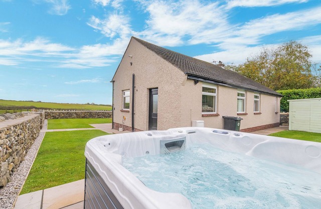 COLT PARK COTTAGE, pet friendly, country holiday cottage in Ulverston