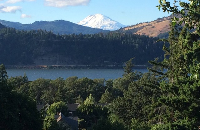 Columbia Tree House - Downtown Hood River avec grande vue