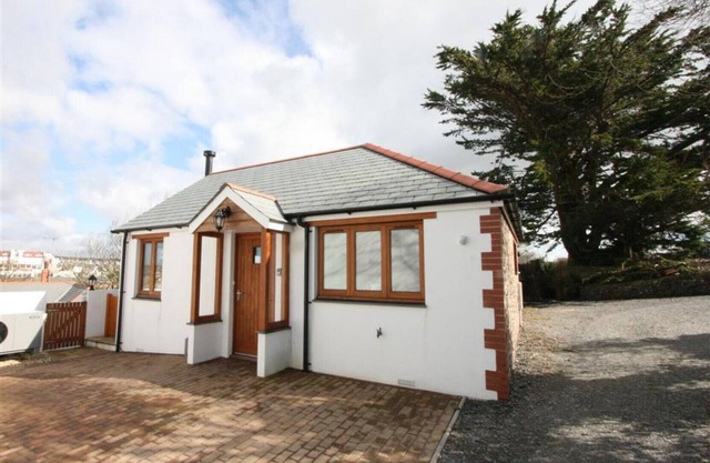 Combermere Cottage, Bude, glimpses of canal & Sea