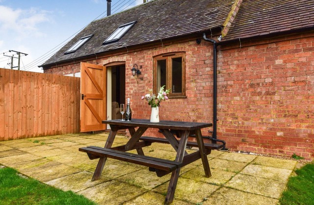 Combine Shed at Oosland Barns - sleeps 4 guests in 2 bedrooms