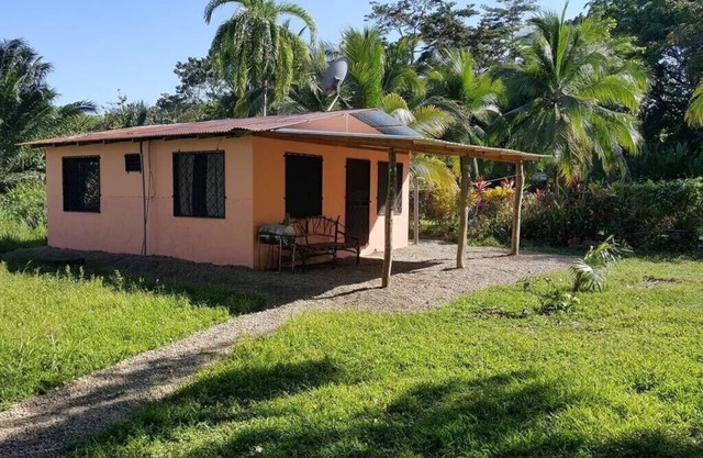 Venez profiter d'un coin de paradis à seulement 200 mètres de l'océan Pacifique!