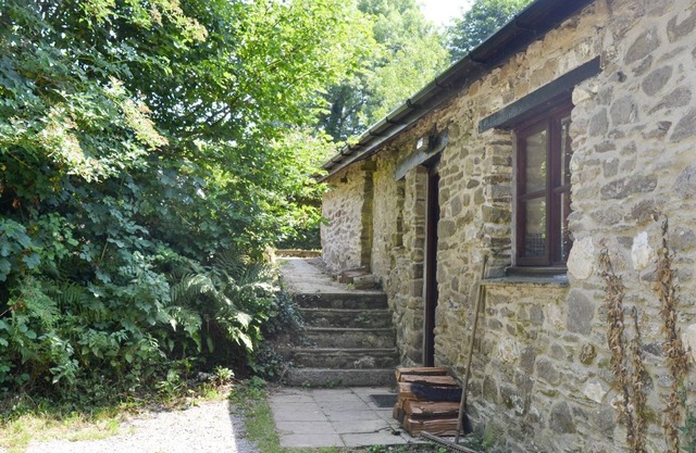 2 bedroom accommodation in Dunterton, near Tavistock