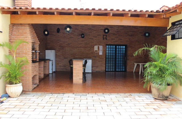 Venez profiter du meilleur de Ribeirão, maison avec piscine idéale pour les loisirs et le travail.