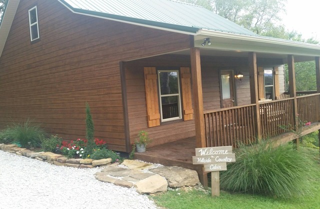 Venez profiter de ce chalet de campagne Hillside nouvellement construit situé près de la rivière Buffalo