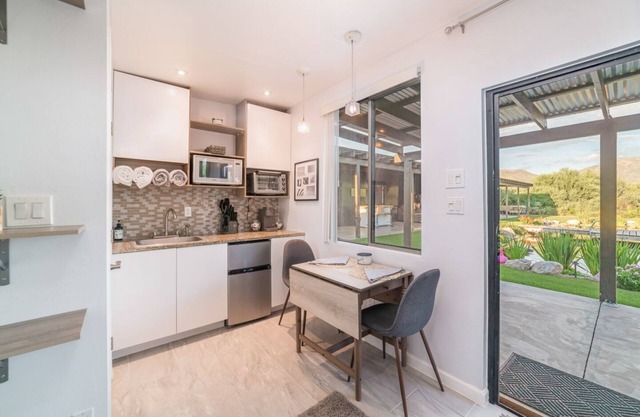Venez découvrir une mini-maison avec de superbes vues!