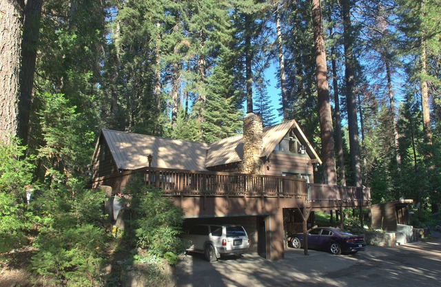 Venez à la maison à la cabane Big Pine au Yosemite Forest Lodge!