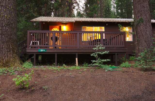 Venez à la maison à la cabane Little Pine à Yosemite Forest Lodge!