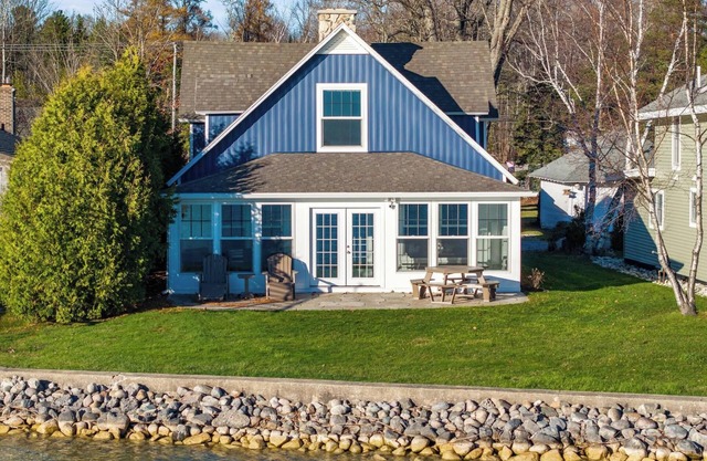 Come Make Memories at the Blue Bird Lake House!
