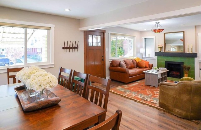 Come relax in this charming, well appointed craftsman bungalow located in downtown neighborhood.