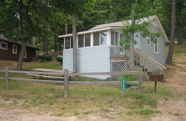 Cottage de détente sur le lac Arbutus - Grande Pêche et baignade!