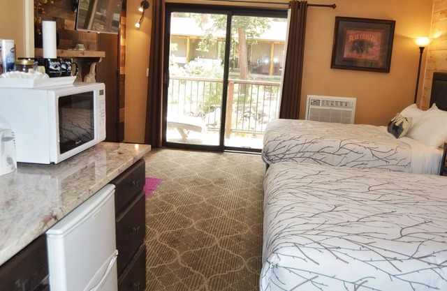 Come stay at the Mountain Lodge for unbelievable views!