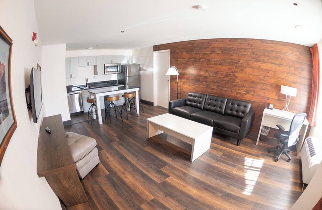 Come stay in this 1st floor 1 bedroom suite in Nevada!
