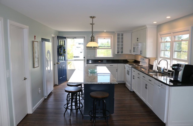 Sagamore Beach Cottage récemment rénové. A 2 minutes à pied de la plage privée.