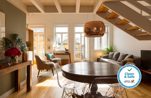 RIBEIRA EXEC T2, avec mezzanine - Penthouse R. do Comércio nouvellement inscrit