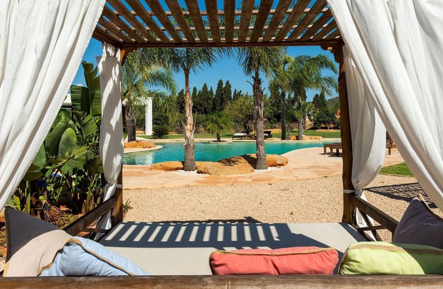COMETA Villa. Ibiza. maison de campagne impressionnante avec beaucoup de jardin