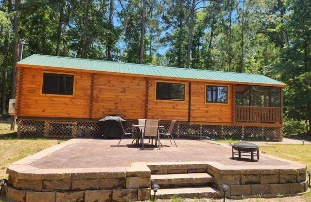 Comfee Cozee Cabin on the Covee-Lakefront-new in & out w/kayaks! Sleeps 4