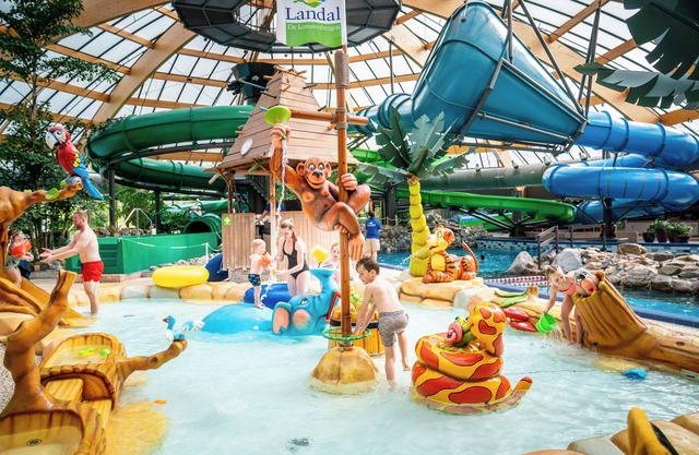 Confort bungalow 3 personnes bébé dans le village de vacances Landal De Lommerbergen