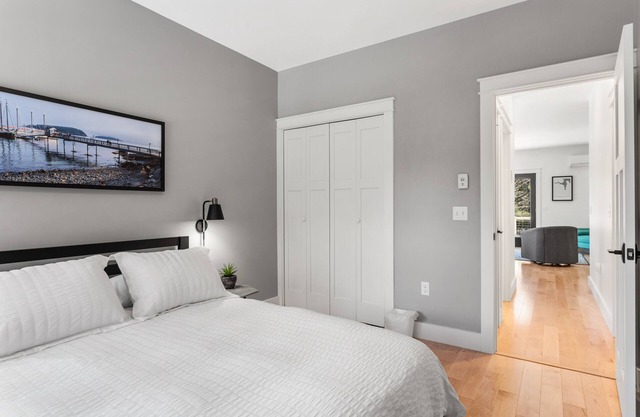 Fresh Coastal Maine Retreat. Comfort & Acadia Adventure. 5 Miles from the Beach!