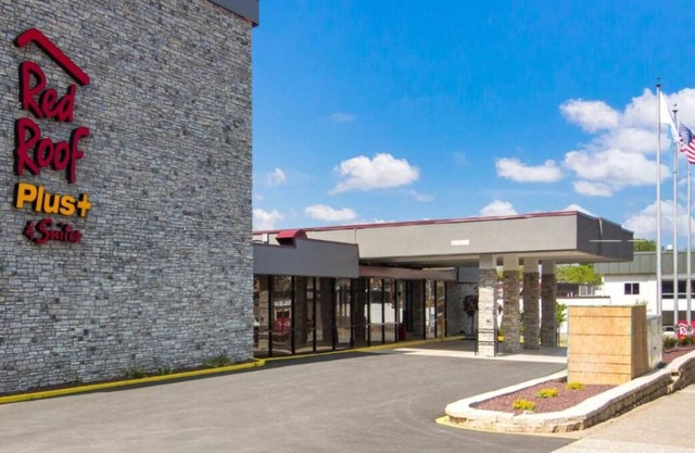 Comfort and Convenience! Free Onsite Parking, Pets Allowed