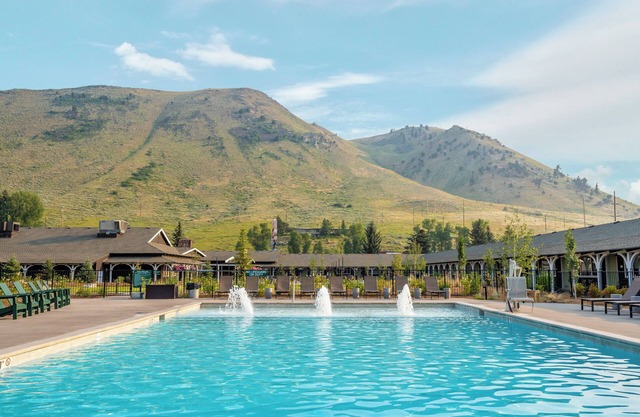 Comfort and Convenience! 2 Comfortable Units, Onsite Pool, Free Parking