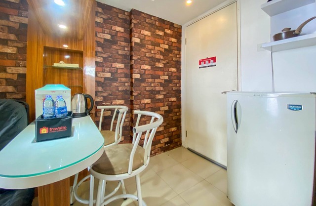Comfort And Homey 3Br Bassura City Apartment