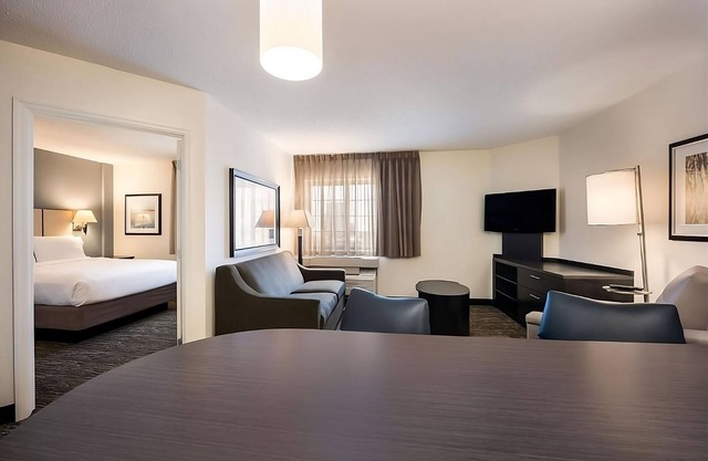 Comfort and Relaxation! TWO Spacious 1BR Suites, Full Kitchen, Pets Allowed!