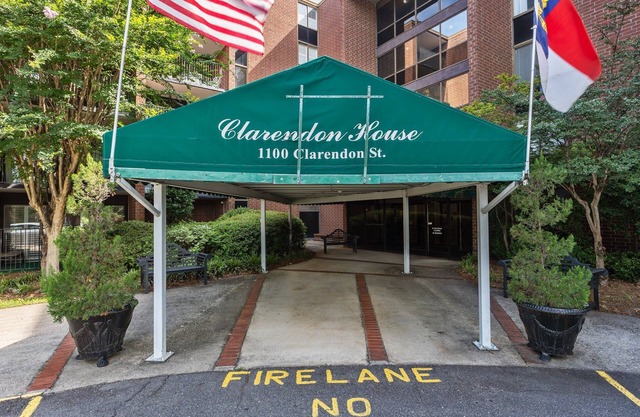 Comfort at the Clarendon Quaint, clean, safe, & convenient location!