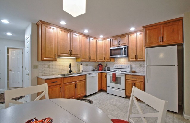 Comfort, charm, and convenience, close to Hershey, reserved off street parking