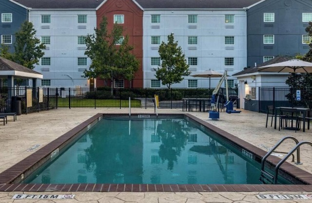 Comfort & Convenience! 4 Relaxing Rooms w/ Kitchen, Close to Berkley Place Park