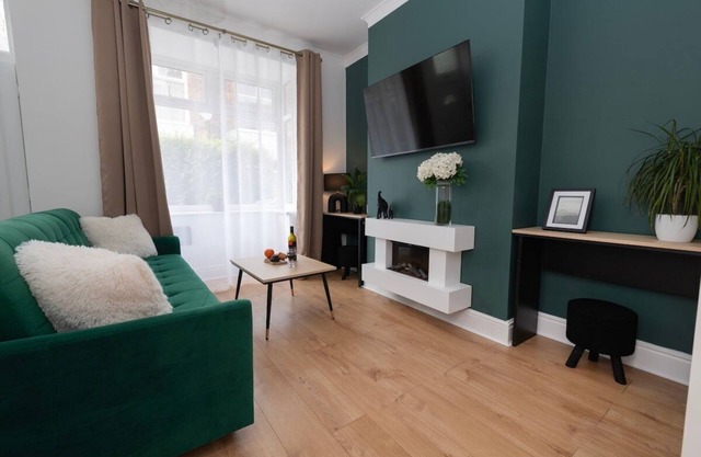 Maison-Salle de bain privée séparée-Moderne-Vue sur Rue-Comfort Cove