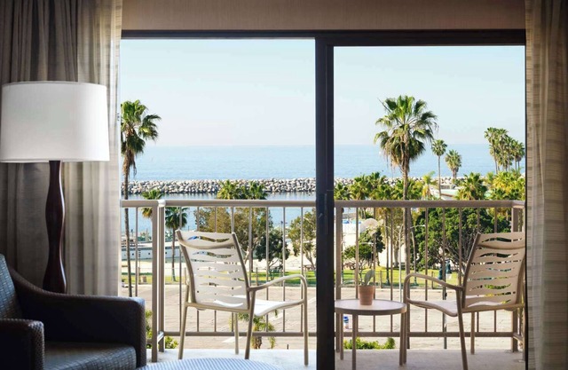 Comfort & Ease! Near Cabrillo Aquarium, Pet-Friendly, Outdoor Swimming Pool!