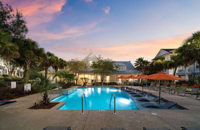 Comfort in Spanish Fort - Easy access to Gulf Coast Entertainment and Recreation