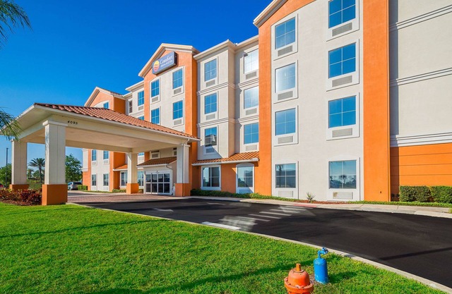 Comfort Inn & Suites Maingate South