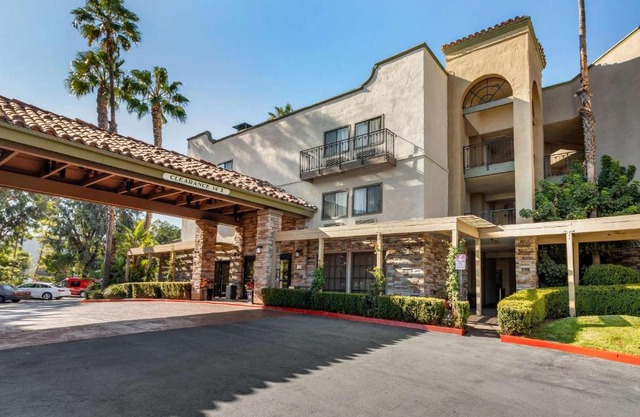 Comfort Inn & Suites Orange County John Wayne Airport