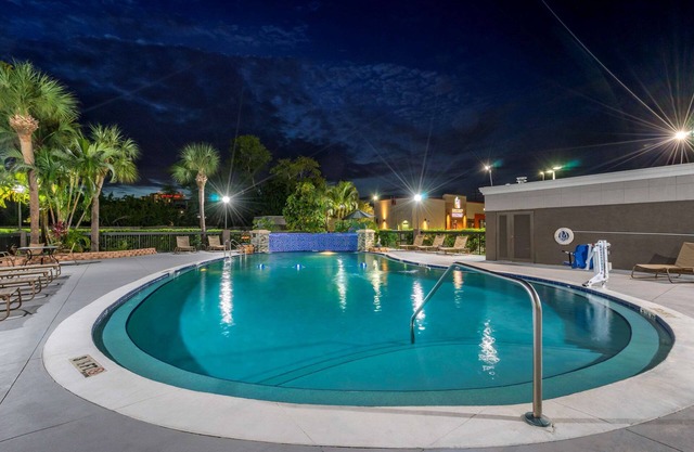 Comfort Inn & Suites St. Pete - Clearwater International Airport