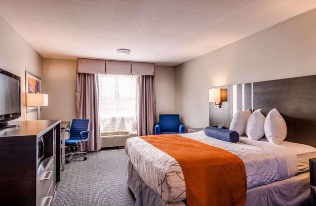 Comfort Meets Affordability, Free Breakfast, Free Parking, Onsite Pool