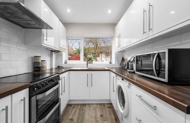 Comfort Meets Style | 3-Bed MCR Home for 8 Guests!