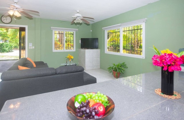 Spacious condo unit in west end paradise!