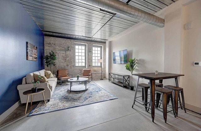 Cozy 1BD near Historic Pabst Brewery | Fiserv