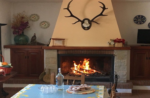 Confort, rustique, paysages, cheminée, barbecue, piscine, à 10 minutes de la ville