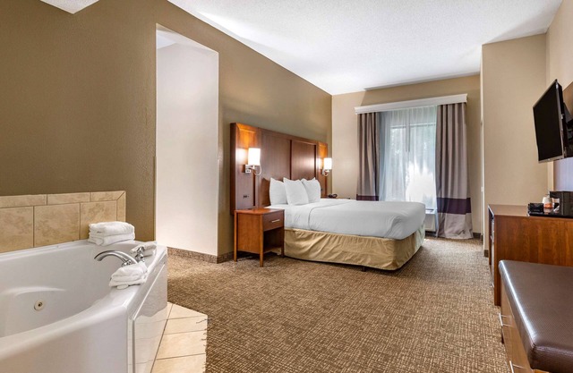 Comfort Suites Clayton - Garner