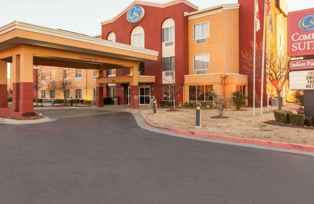 Comfort Suites Tulsa Central