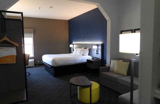 Comfort Suites