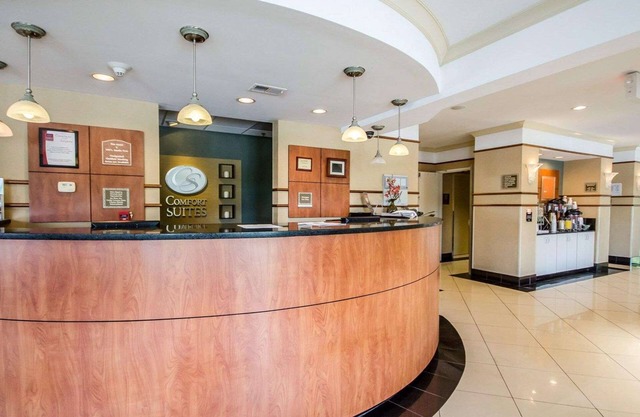 Comfort Suites