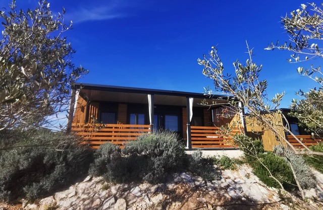 Comfort Two Bedroom Mobile Homes Pirovac - Standard Two Bedroom Mobile Home with Sea View and Terrace