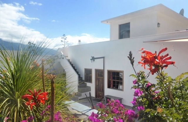 Maison de vacances confortable avec piscine chauffée, vue imprenable et jardin