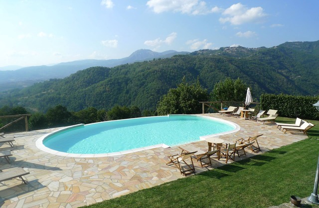 Appartement romantique avec piscine à débordement, jolies vues, restaurant 2min
